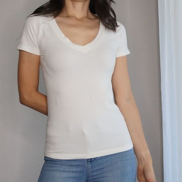 bebe Tops - Bebe White Seamless V-Neck Short Sleeve Top Size S